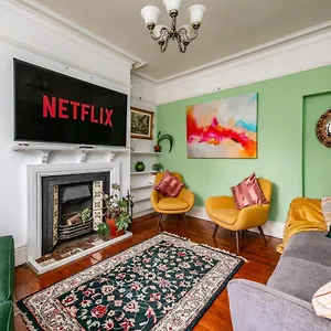  Apartment 5 Bed House