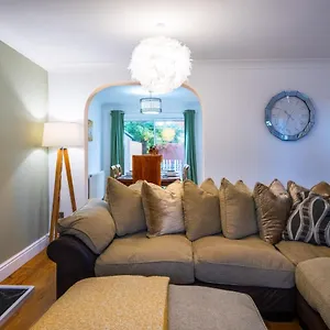  Holiday home Beautiful House In South Cambridge, 14-min Drive To The Centre, Free Parking, No Sofabeds, Sleeps 6